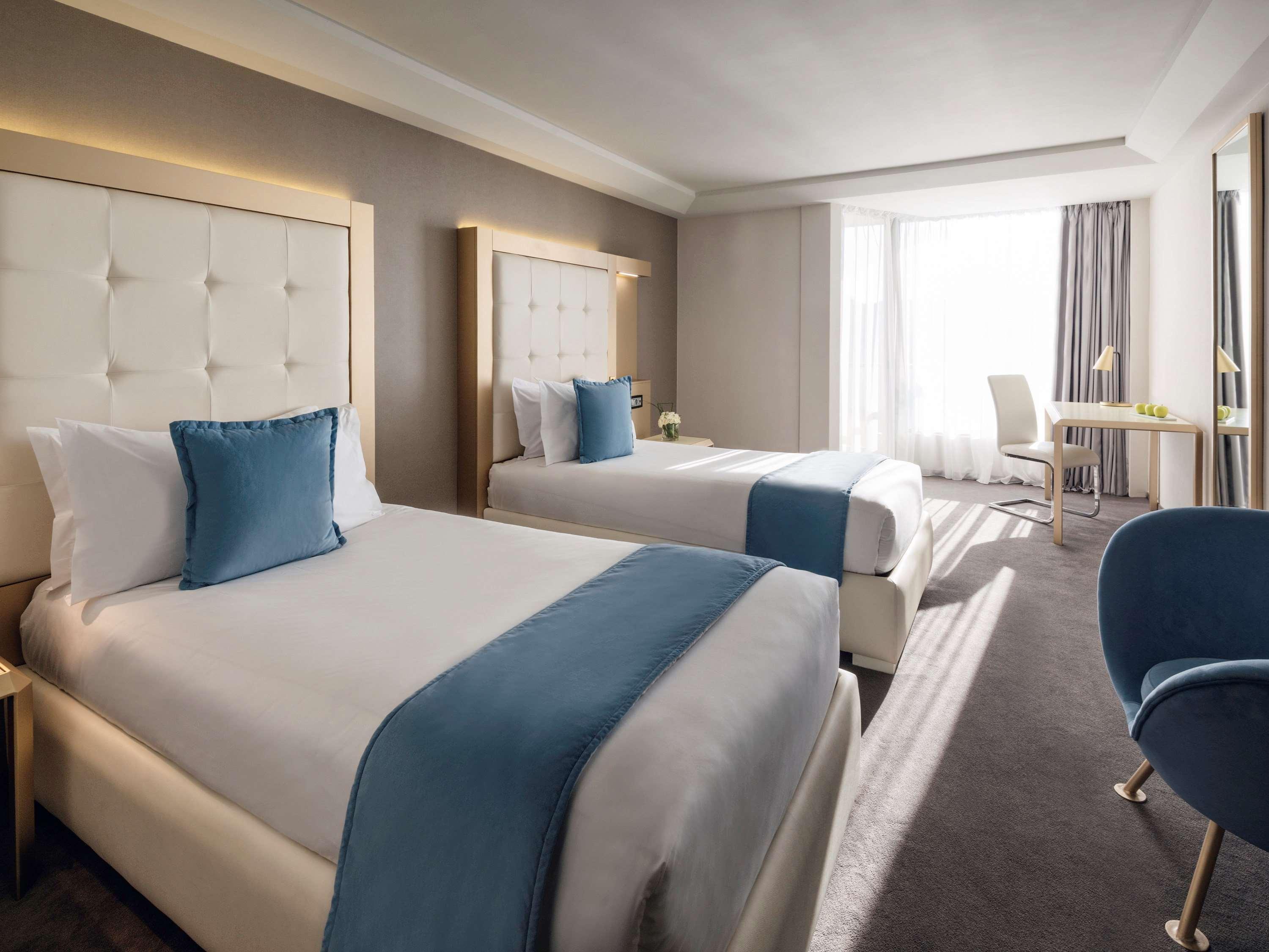 Moevenpick Hotel & Casino Malabata Tanger Exterior foto A room at the hotel