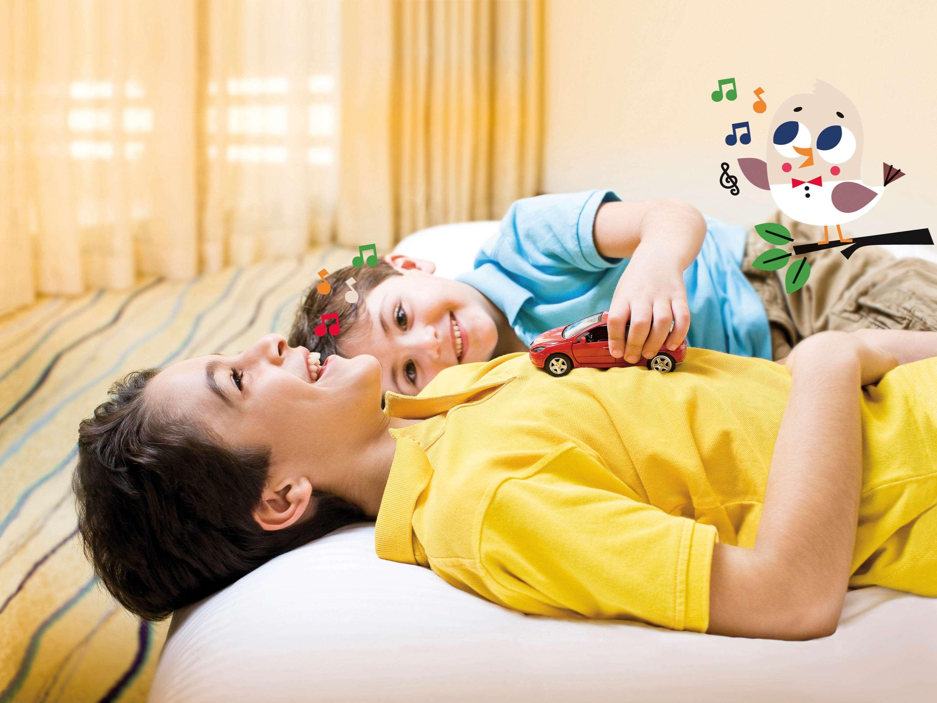 Moevenpick Hotel & Casino Malabata Tanger Exterior foto A child with autism playing with a toy