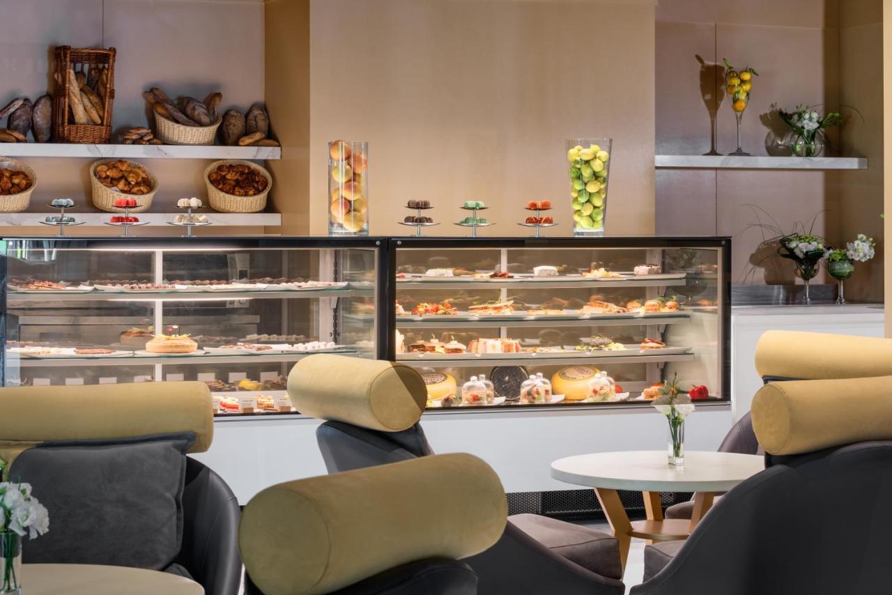 Moevenpick Hotel & Casino Malabata Tanger Exterior foto A pastry display case