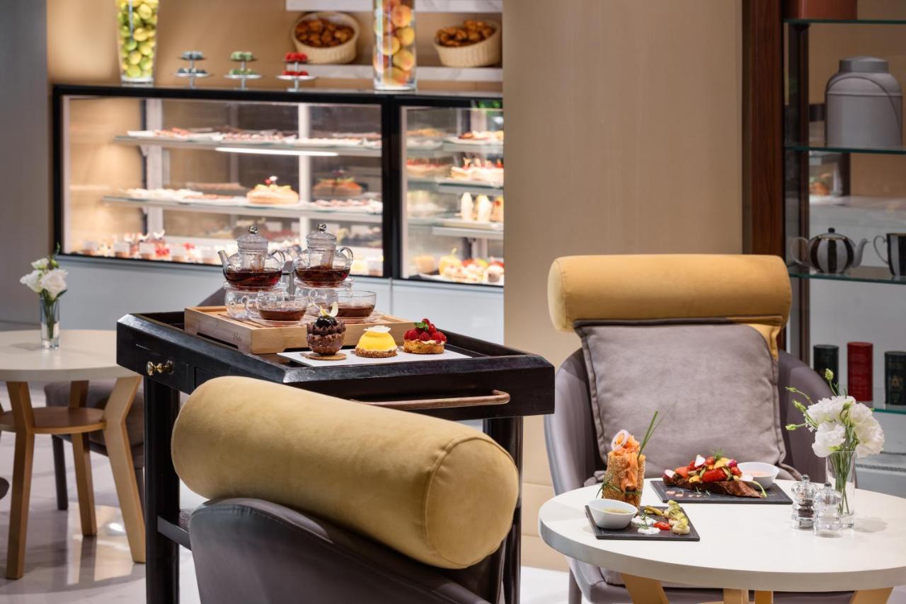 Moevenpick Hotel & Casino Malabata Tanger Exterior foto The Lounge at the airport