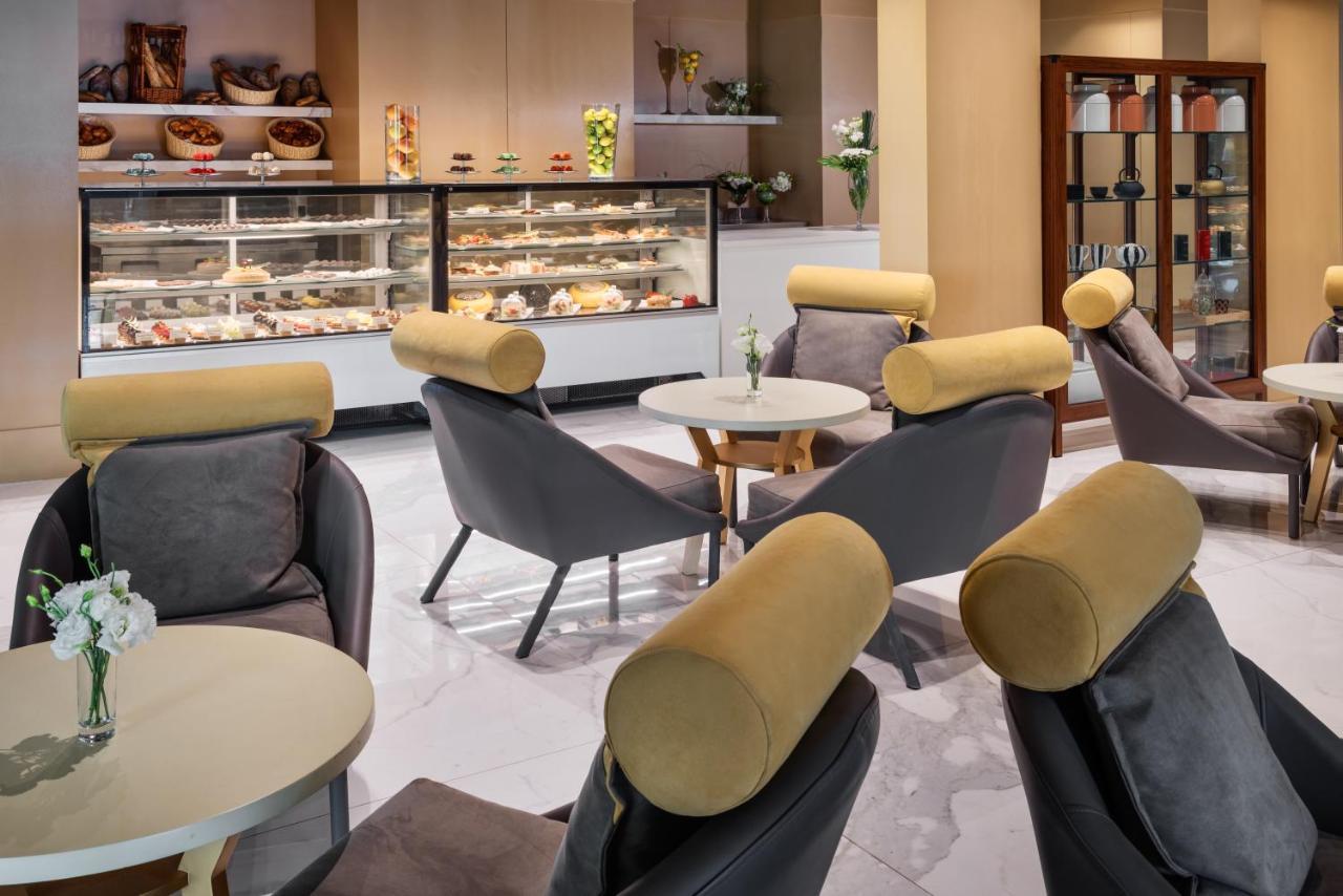Moevenpick Hotel & Casino Malabata Tanger Exterior foto The Lounge at the airport